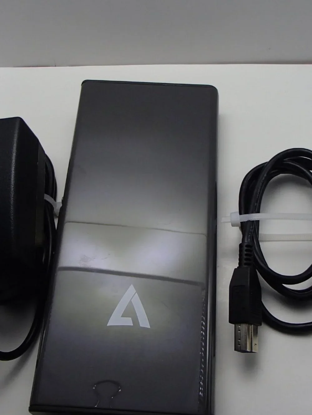 V7 UDDS-1E USB 3.0 Universal Docking Station Inc AC Adapter (No Stand)